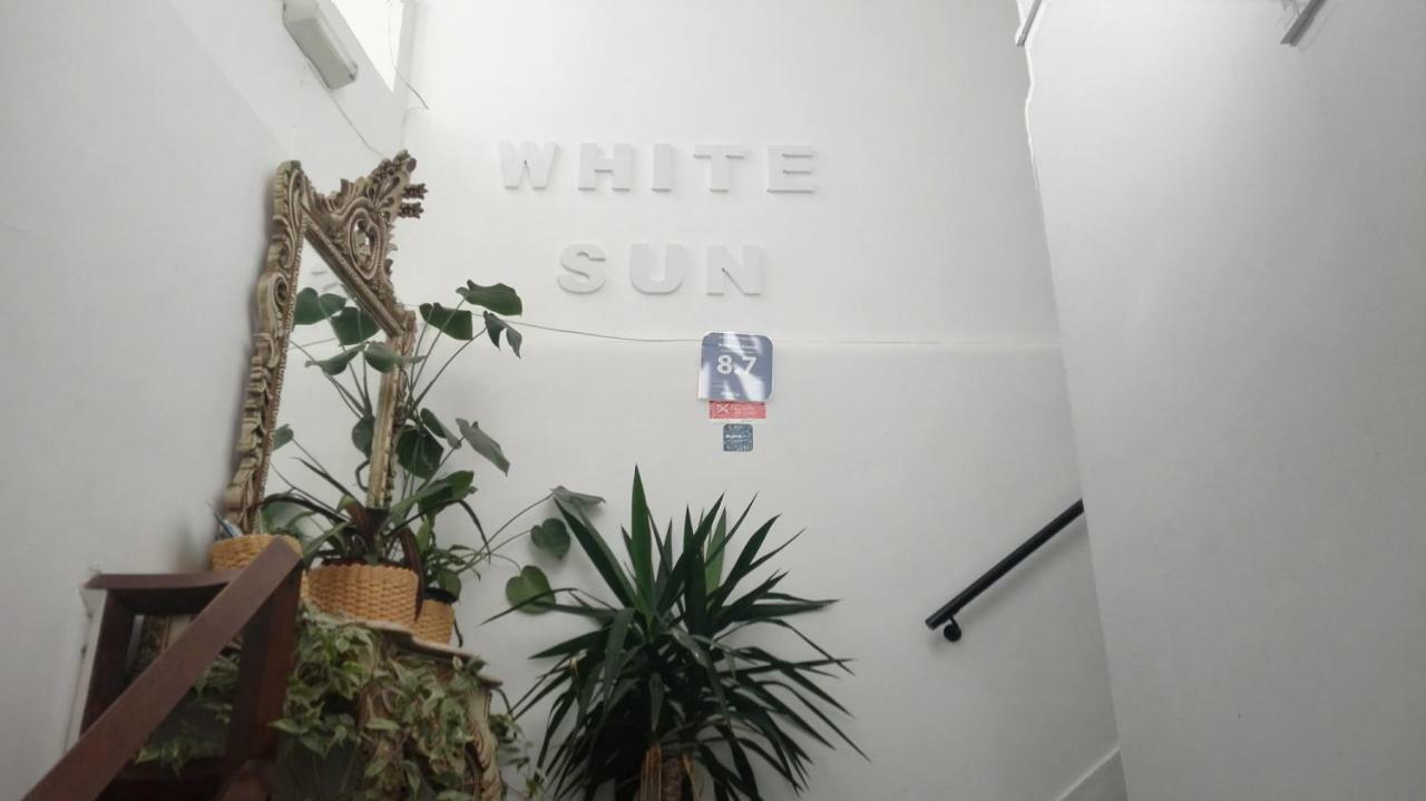White Sun Hostel Lagos Esterno foto
